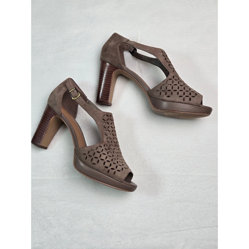 Clarks Artisan Taupe Suede Laser Cut Platform Block Heel Sandals Peep Toe 8 M